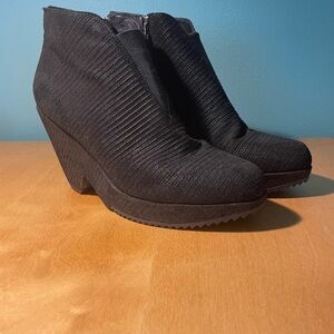 Eileen Fisher Black Textured Heeled Boots